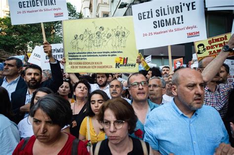  Gezi Park Protests: 빛나는 시민들의 저항, 그리고 정치적 지진